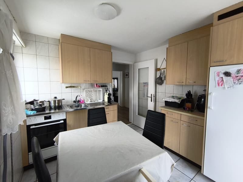 Appartement confortable de 3,5 pièces avec balcon dans un quartier calme à louer (12)