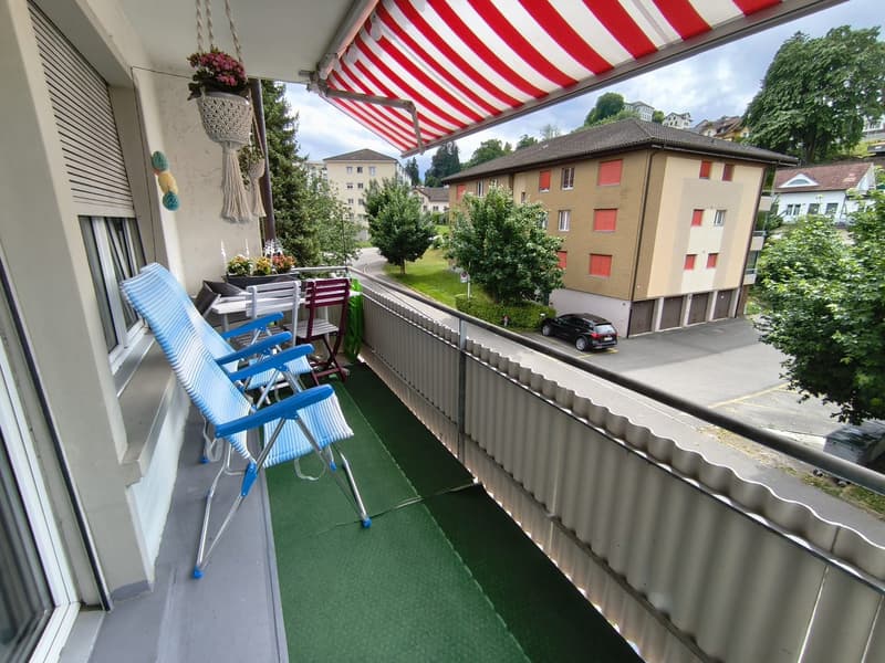 Appartement confortable de 3,5 pièces avec balcon dans un quartier calme à louer (25)