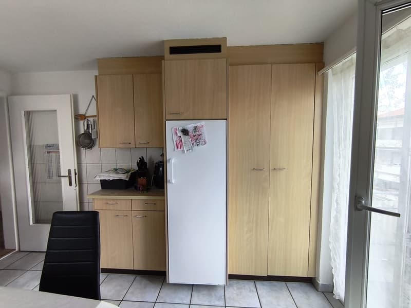 Appartement confortable de 3,5 pièces avec balcon dans un quartier calme à louer (2)