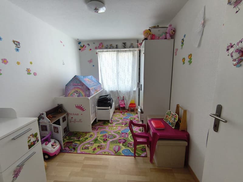 Appartement confortable de 3,5 pièces avec balcon dans un quartier calme à louer (15)