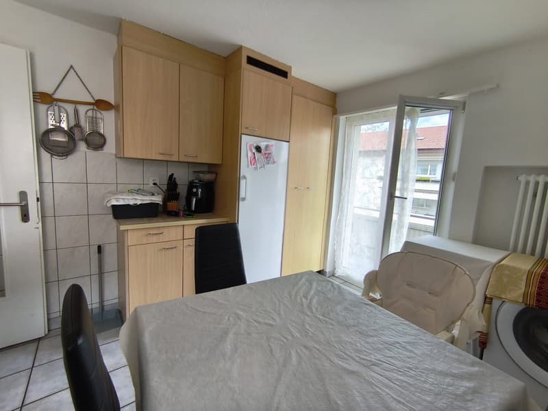 Appartement confortable de 3,5 pièces avec balcon dans un quartier calme à louer (3)