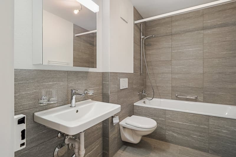 Ce charmant appartement lumineux de 2 pièces avec balcon est parfait pour les célibataires ou les couples ! (3)