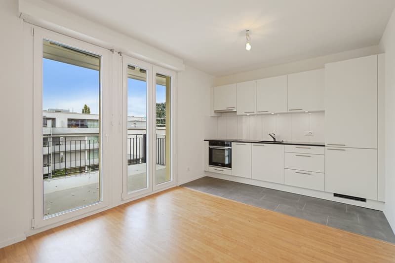 Ce charmant appartement lumineux de 2 pièces avec balcon est parfait pour les célibataires ou les couples ! (2)