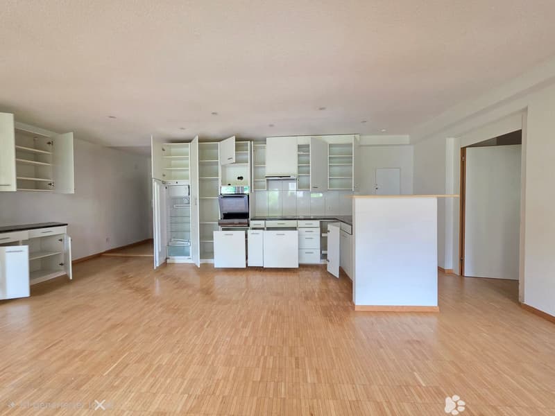 Grosszügige, gut gepflegte 5-Zimmer-Wohnung mit eigenem Vorgarten! (2)