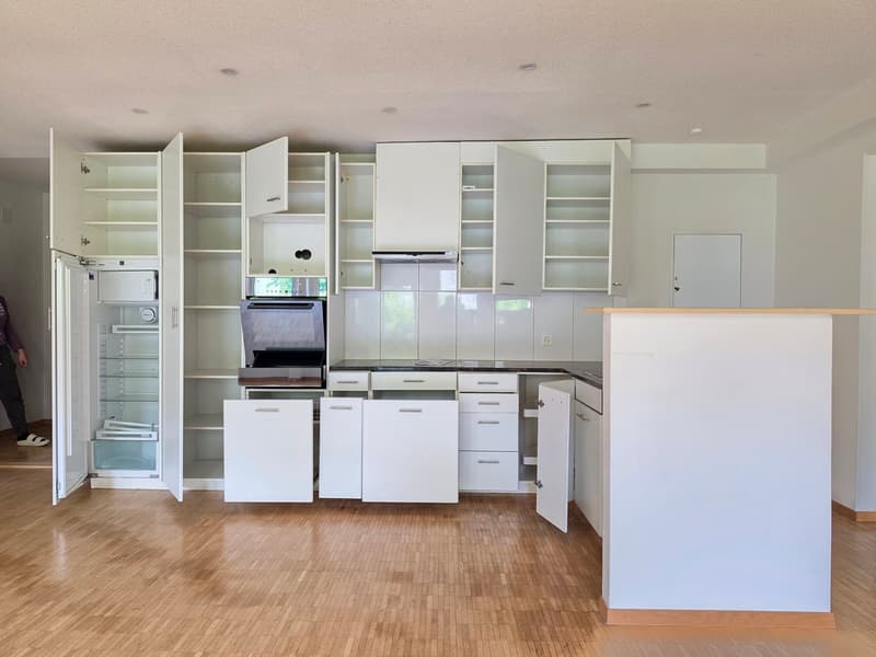 Appartement spacieux, bien entretenu de 5 pièces avec son propre jardin avant ! (3)