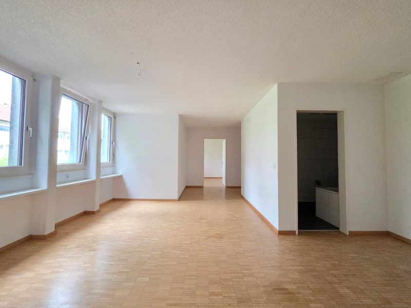 Grosszügige, gut gepflegte 5-Zimmer-Wohnung mit eigenem Vorgarten! (13)