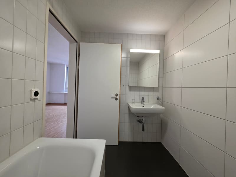 Appartement spacieux, bien entretenu de 5 pièces avec son propre jardin avant ! (5)