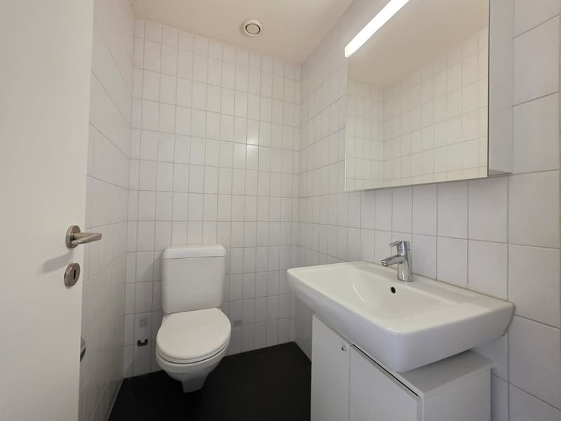 Appartement spacieux, bien entretenu de 5 pièces avec son propre jardin avant ! (6)