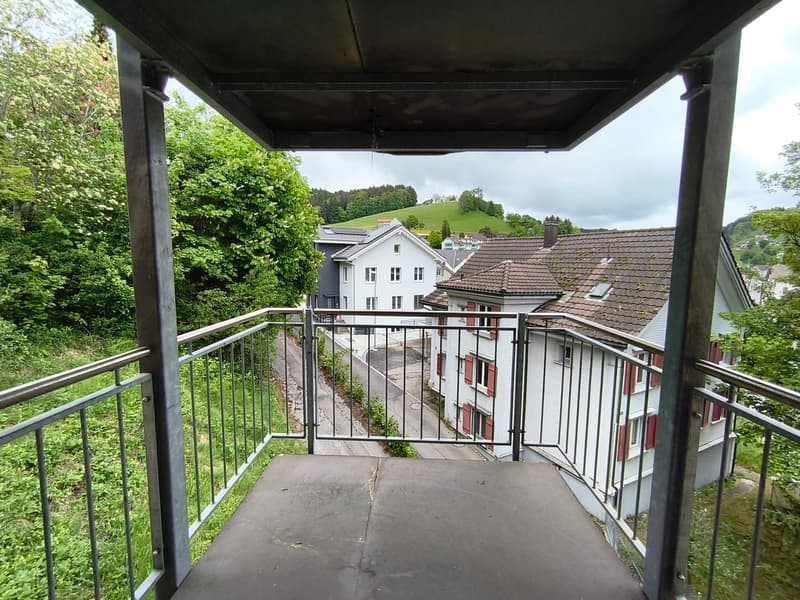 Affascinante appartamento 2.5 locali con balcone a Herisau! (8)