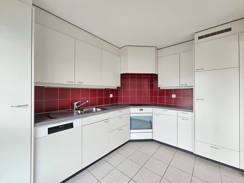 Appartement spacieux et lumineux de 4,5 pièces à louer immédiatement (2)