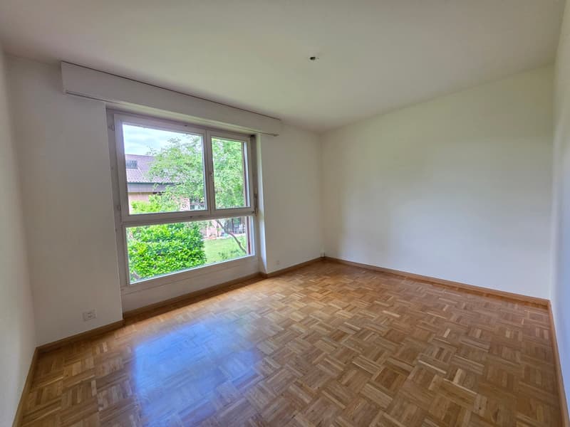 Ampio appartamento di 4.5 locali con balcone e bella vista a Bubendorf (8)