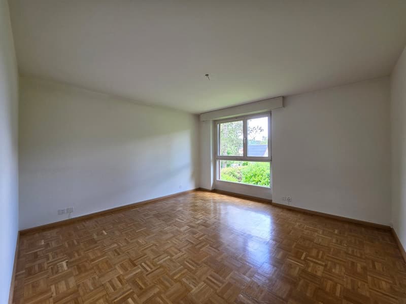 Ampio appartamento di 4.5 locali con balcone e bella vista a Bubendorf (10)