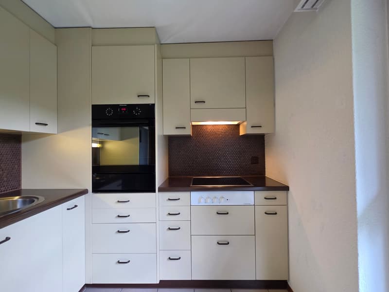 Ampio appartamento di 4.5 locali con balcone e bella vista a Bubendorf (4)