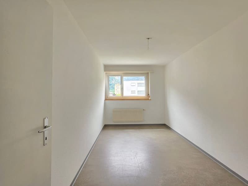 Charming 4-room apartment with balcony and mountain view in Thusis (16)