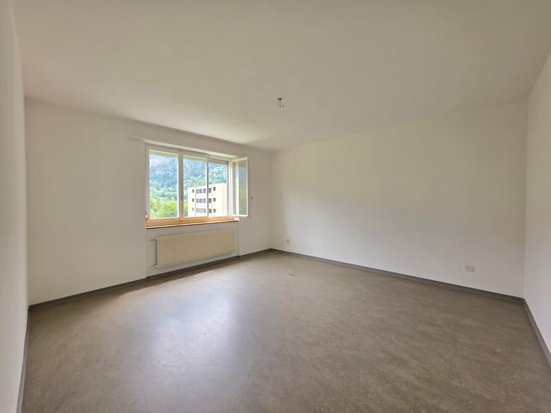 Charming 4-room apartment with balcony and mountain view in Thusis (15)