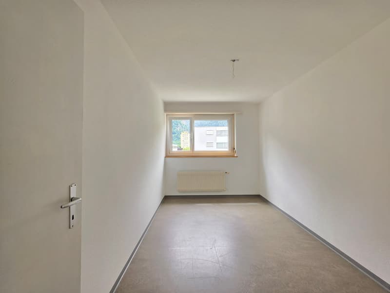 Charming 4-room apartment with balcony and mountain view in Thusis (17)