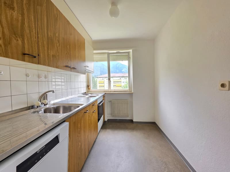 Charming 4-room apartment with balcony and mountain view in Thusis (3)
