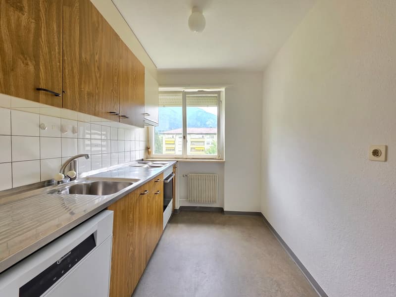 Charming 4-room apartment with balcony and mountain view in Thusis (4)