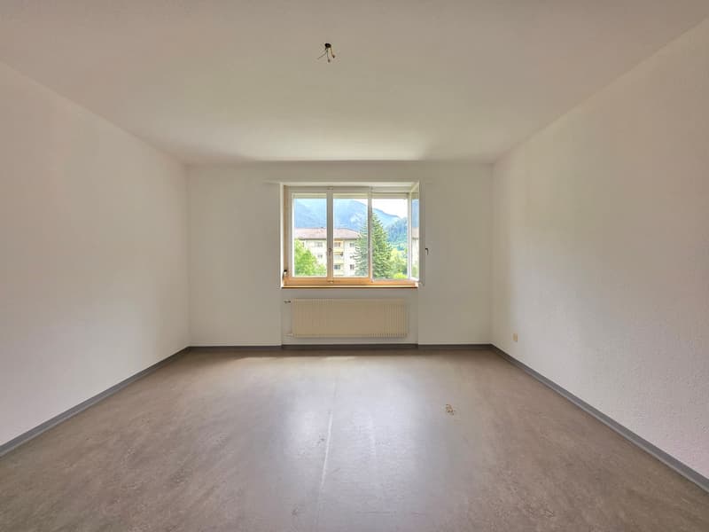 Charming 4-room apartment with balcony and mountain view in Thusis (14)