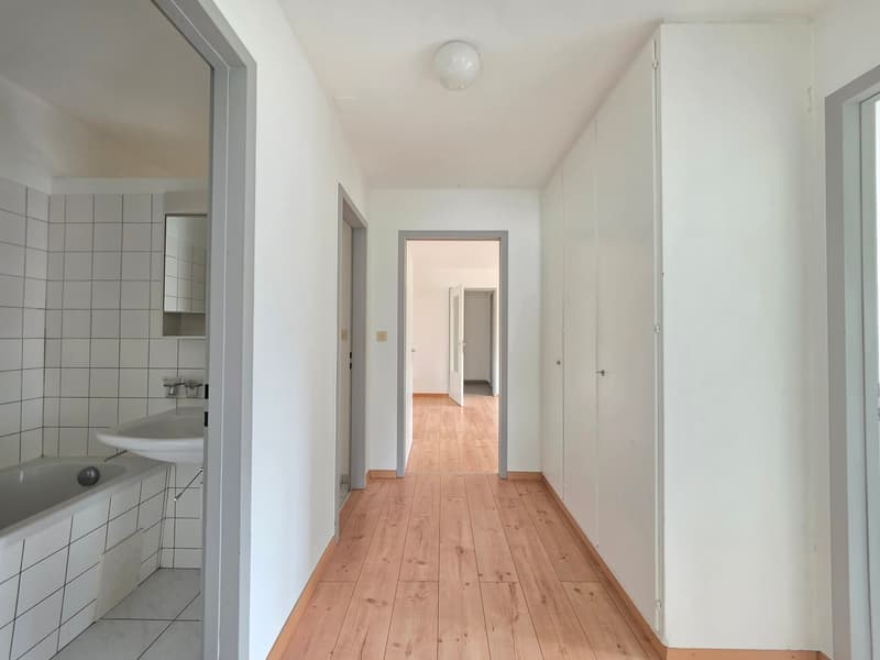 Charming 4-room apartment with balcony and mountain view in Thusis (19)