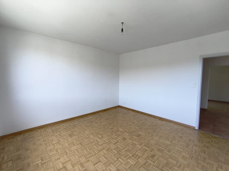 Appartement entièrement repeint lumineux de 3 pièces avec vue, au 4ème étage à Le Locle (21)