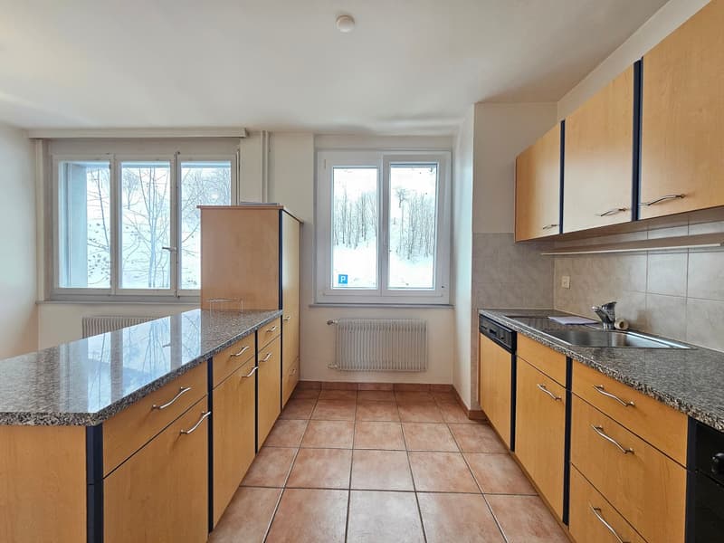 Appartement entièrement repeint lumineux de 3 pièces avec vue, au 4ème étage à Le Locle (5)