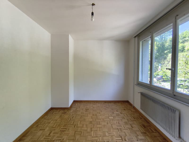 Appartement entièrement repeint lumineux de 3 pièces avec vue, au 4ème étage à Le Locle (14)