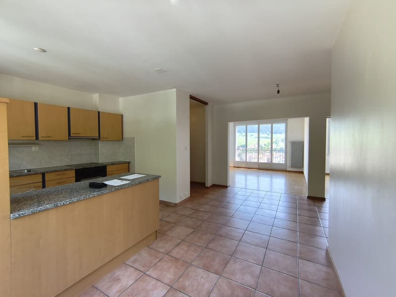 Appartement entièrement repeint lumineux de 3 pièces avec vue, au 4ème étage à Le Locle (2)