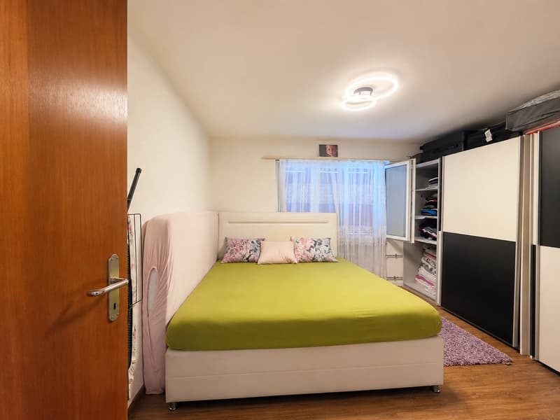 Ampio appartamento di 4.5 locali con balcone in zona tranquilla in affitto (7)