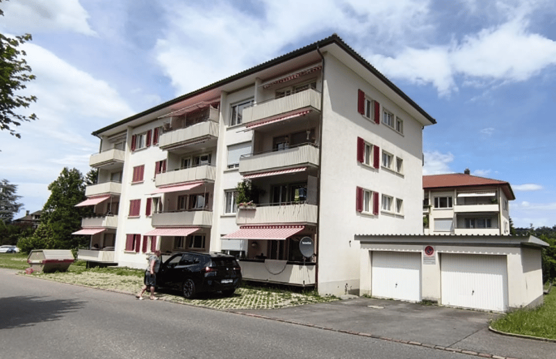 Ampio appartamento di 4.5 locali con balcone in zona tranquilla in affitto (1)