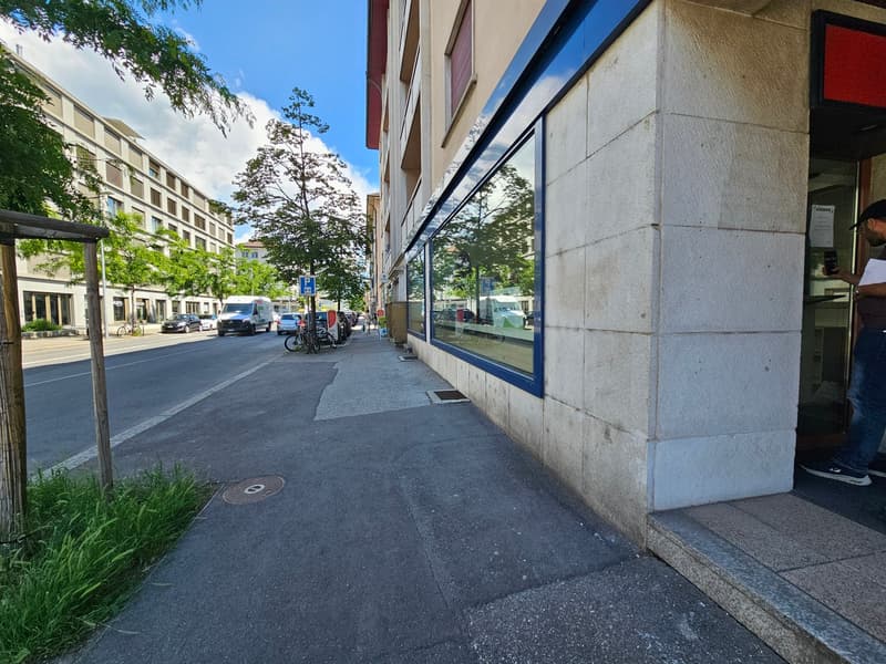 Bright studio on the 5th floor in Sion, available immediately (1)