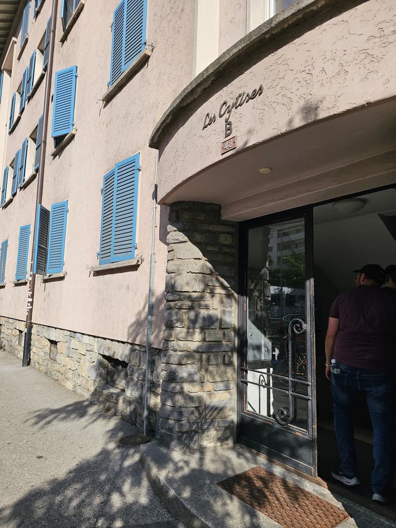 Bright studio on the 5th floor in Sion, available immediately (9)