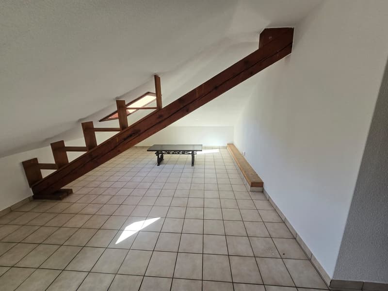 Bright studio on the 5th floor in Sion, available immediately (2)