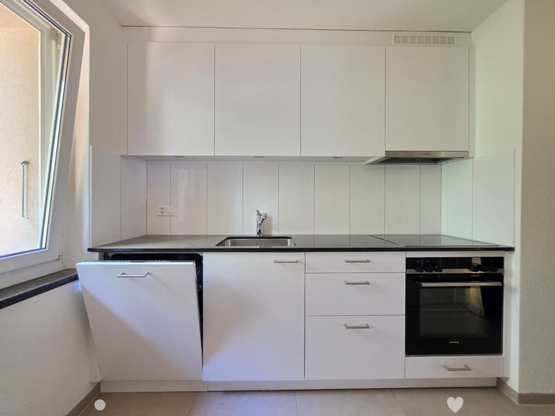 Charmante 4-Zimmer-Wohnung mit Balkon in Biel zu vermieten! (3)