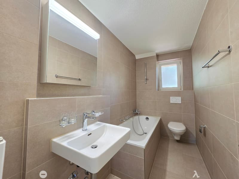 Charmante 4-Zimmer-Wohnung mit Balkon in Biel zu vermieten! (4)