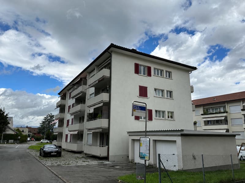 Appartamento luminoso 4.5 locali con balcone disponibile immediatamente! (1)