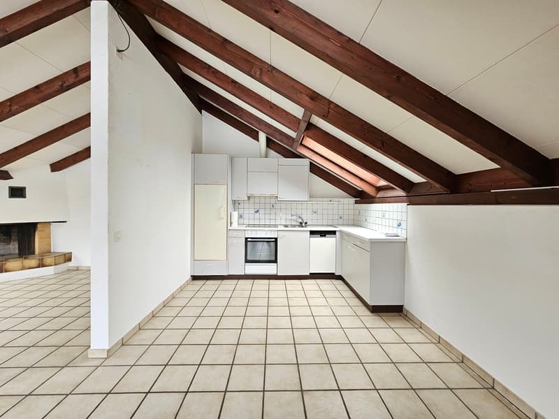 3.5-Room-Balcony-Attic Apartment in a Green Setting! (3)