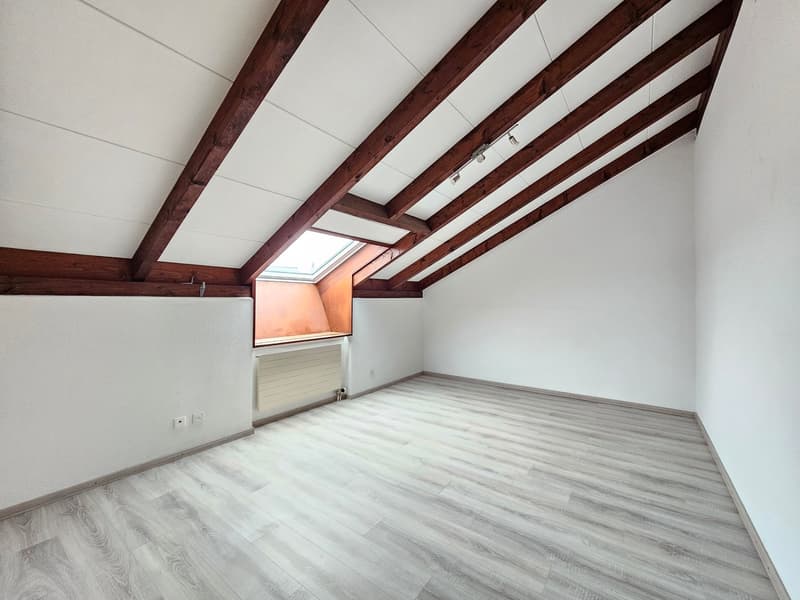 3.5-Room-Balcony-Attic Apartment in a Green Setting! (9)