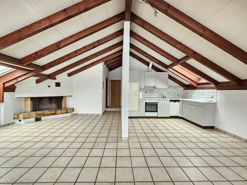 3.5-Room-Balcony-Attic Apartment in a Green Setting! (4)