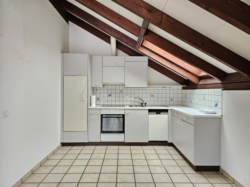 3.5-Room-Balcony-Attic Apartment in a Green Setting! (2)