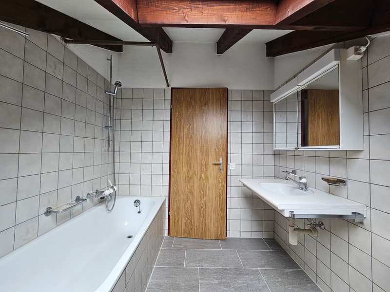 3.5-Room-Balcony-Attic Apartment in a Green Setting! (6)