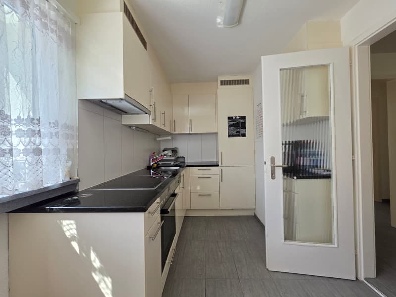 Moderne 3.5 ZWG an zentraler Wohnlage zu vermieten (4)