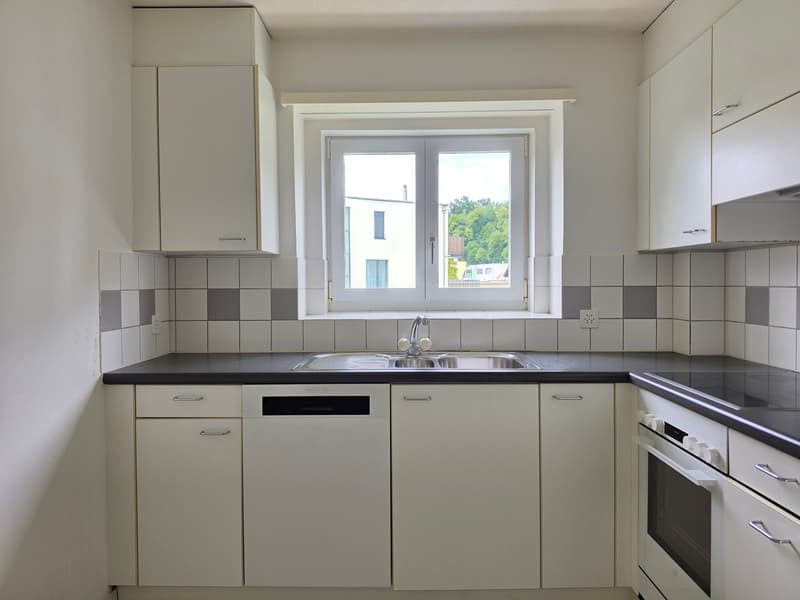 Moderne und grosszügige 4 ZWG per sofort zu vermieten (4)