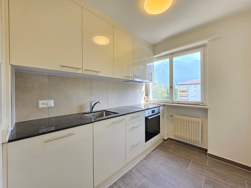 Sanierte 4-Zimmer-Wohnung mit Balkon in Thusis (3)