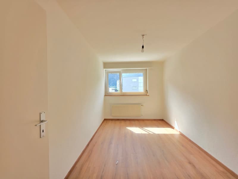 Sanierte 4-Zimmer-Wohnung mit Balkon in Thusis (9)
