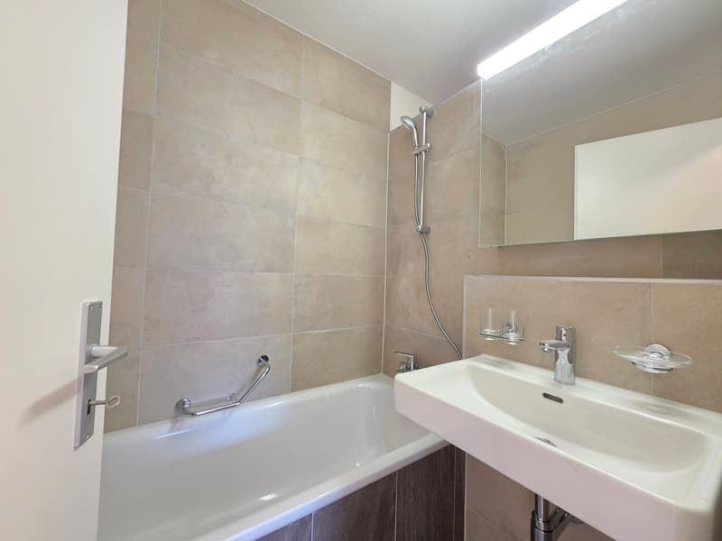Sanierte 4-Zimmer-Wohnung mit Balkon in Thusis (7)