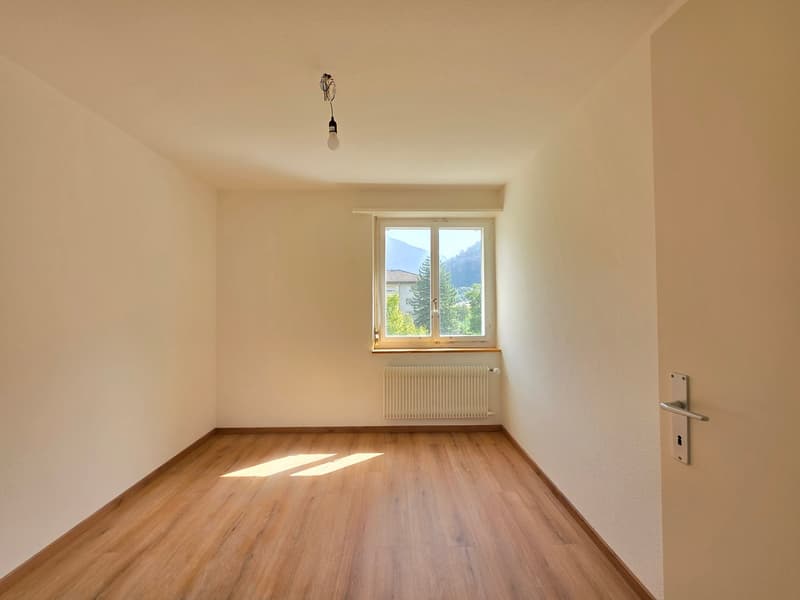 Sanierte 4-Zimmer-Wohnung mit Balkon in Thusis (11)