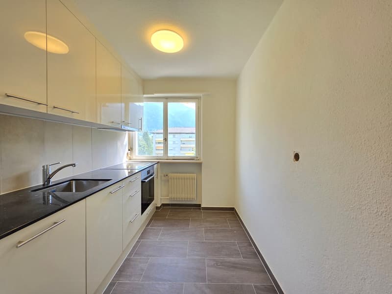 Sanierte 4-Zimmer-Wohnung mit Balkon in Thusis (2)