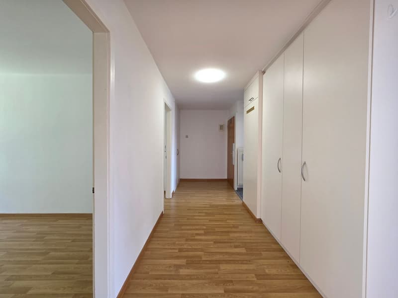 Gemütliche 4-Zimmer-Wohnung mit Balkon und Aussicht auf die Emme! (15)