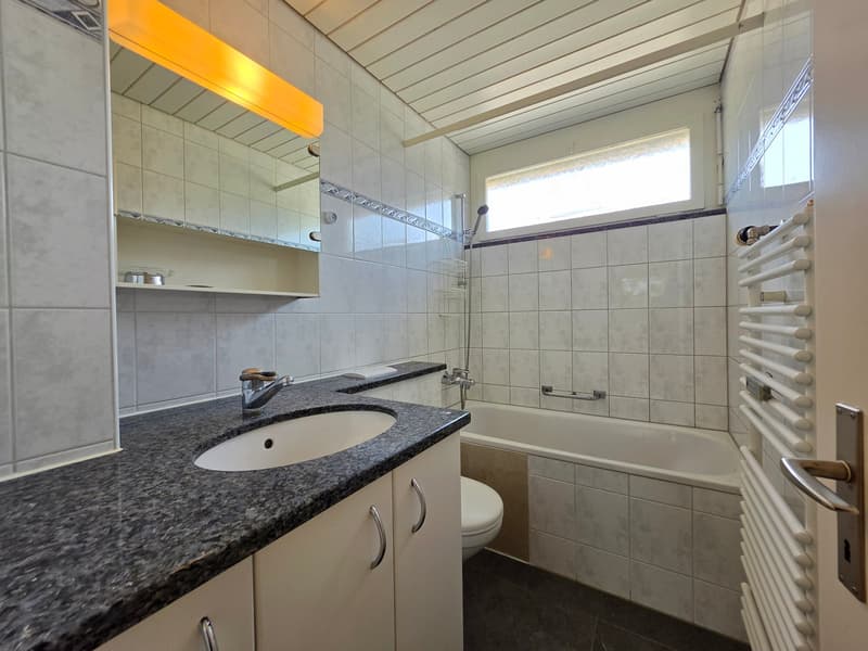 Gemütliche 4-Zimmer-Wohnung mit Balkon und Aussicht auf die Emme! (4)